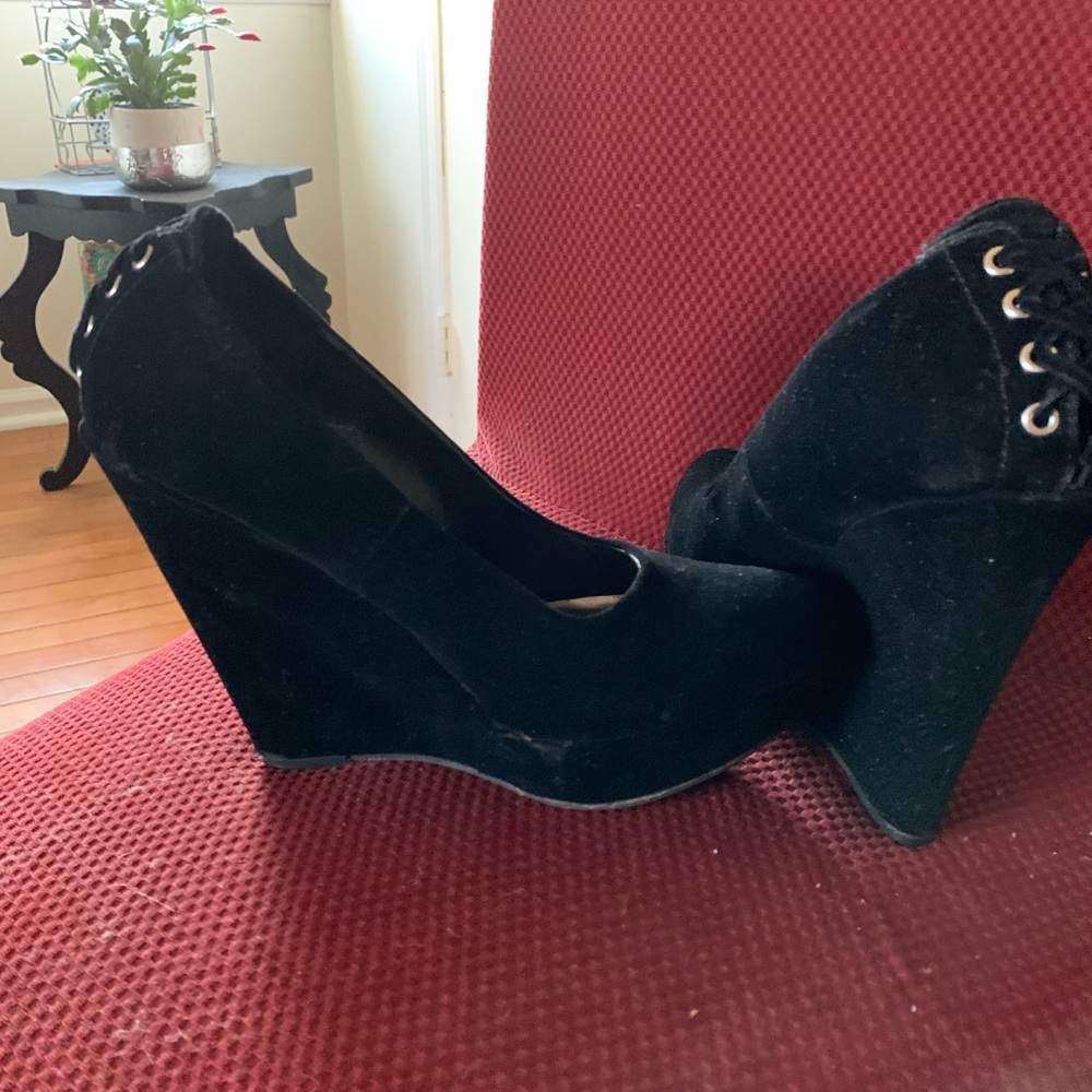 Black pkatform
